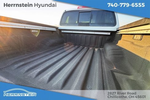 Used 2024 Nissan Frontier SV w/ SV Convenience Package image 35