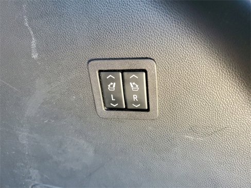 Used 2024 Buick Enclave Premium image 35