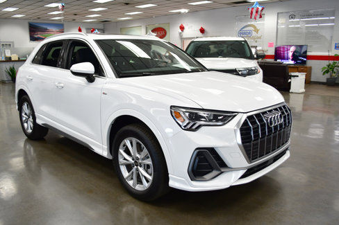 Used 2025 Audi Q3 2.0T Premium image 2