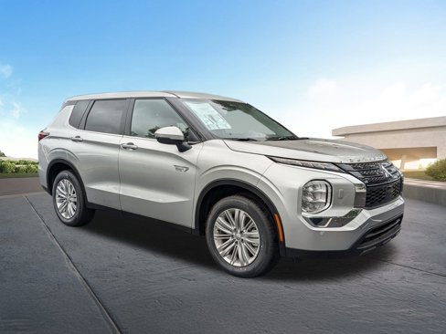 New 2025 Mitsubishi Outlander ES image 2