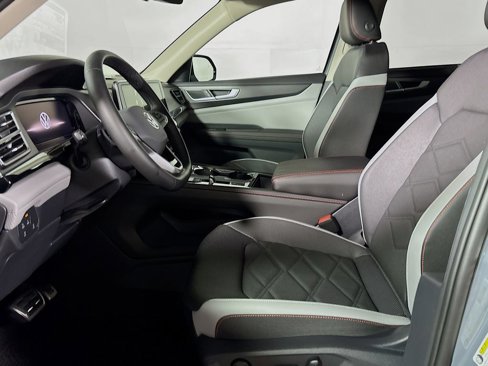 New 2025 Volkswagen Atlas Peak Edition SE image 12