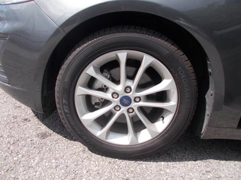 Used 2020 Ford Fusion SE image 11