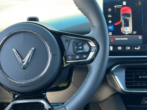 New 2025 VinFast VF 8 Plus image 25
