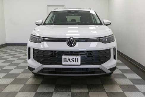 New 2025 Volkswagen Tiguan SE image 3