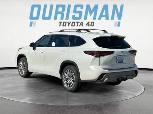 New 2025 Toyota Highlander Platinum image 4