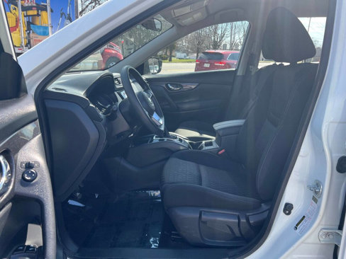 Used 2017 Nissan Rogue S image 9