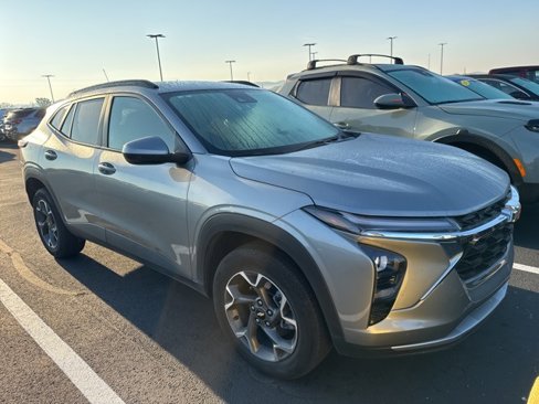 Used 2024 Chevrolet Trax LT image 4