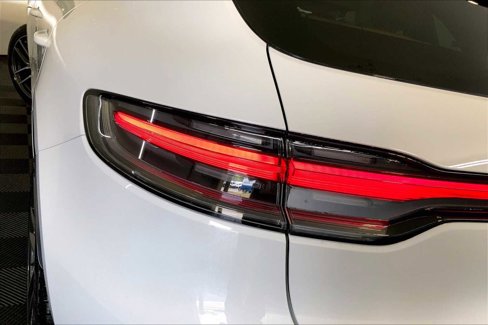 New 2026 Porsche Macan image 18