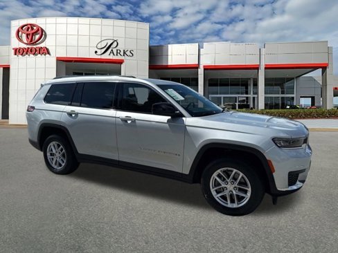 Used 2023 Jeep Grand Cherokee L Laredo image 1