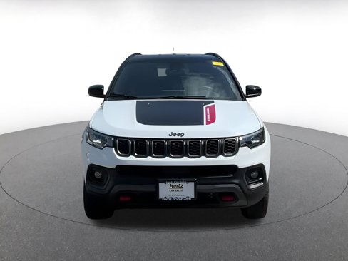 Used 2025 Jeep Compass Trailhawk image 4