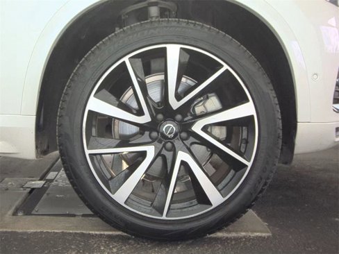 Used 2024 Volvo XC90 B5 Plus image 11