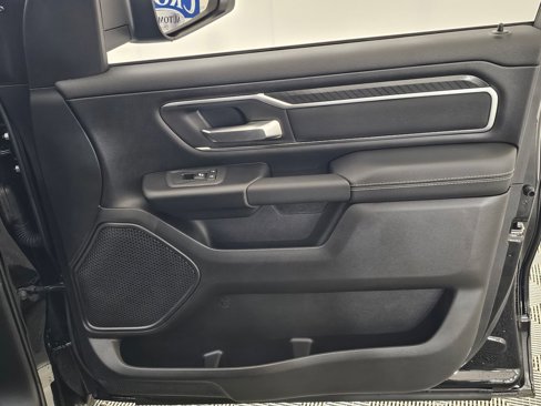 New 2026 RAM 1500 4x4 Crew Cab image 32