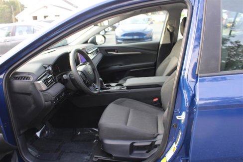 Used 2025 Toyota Camry LE image 9