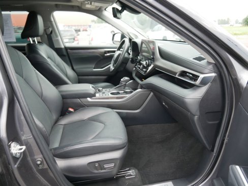 Used 2023 Toyota Highlander Limited image 15