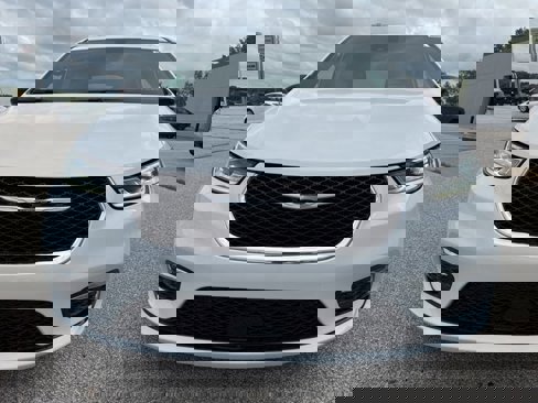 New 2025 Chrysler Pacifica Select image 3