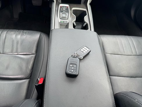 Used 2021 Honda Accord Touring image 16