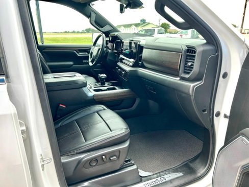 Used 2022 Chevrolet Silverado 1500 High Country w/ Technology Package image 18