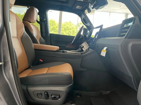 Used 2025 Lexus GX 550 image 25