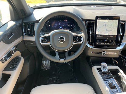 New 2026 Volvo XC90 B6 Plus w/ Protection Package Premier image 17