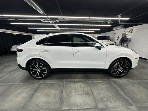 Used 2023 Porsche Cayenne Coupe image 8