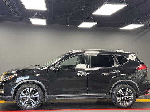 Used 2017 Nissan Rogue SL image 3