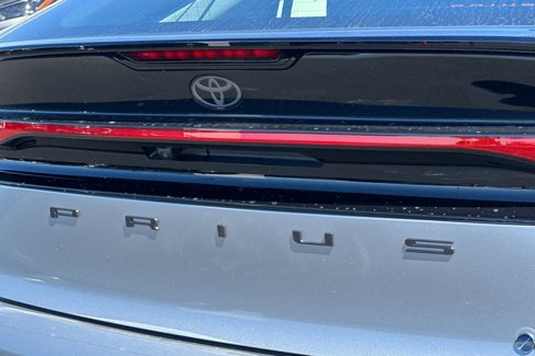 New 2026 Toyota Prius LE image 7