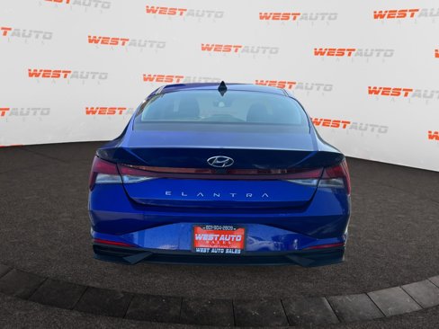 Used 2023 Hyundai Elantra SE w/ Preferred Accessory Package image 4