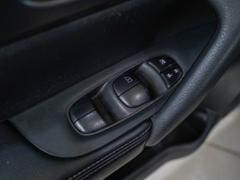 Used 2016 Nissan Rogue SV image 21