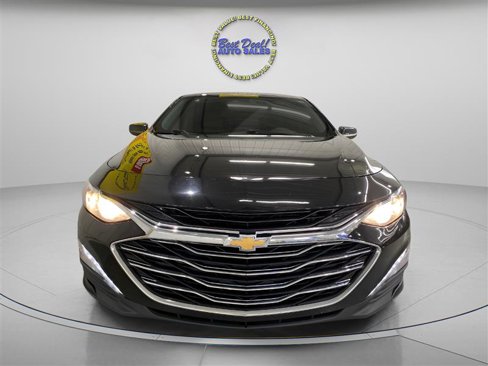 Used 2020 Chevrolet Malibu LT image 2