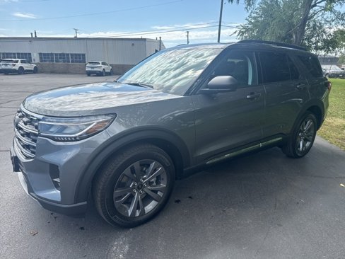 New 2025 Ford Explorer Active image 2