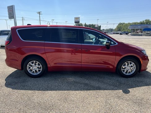 New 2026 Chrysler Pacifica Select image 6