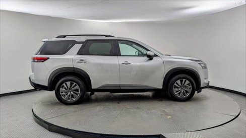 Used 2025 Nissan Pathfinder SV image 9