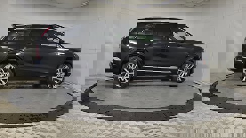 New 2026 Cadillac Vistiq Luxury w/ LPO, Floor Liner Package image 8