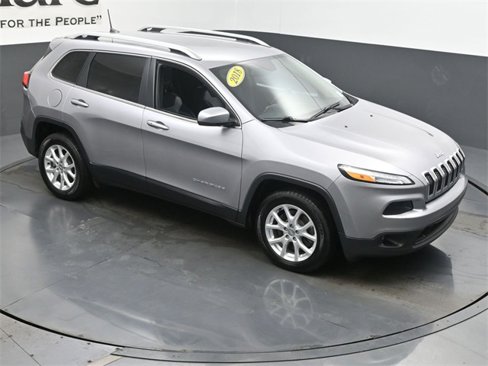 Used 2018 Jeep Cherokee Latitude Plus image 48
