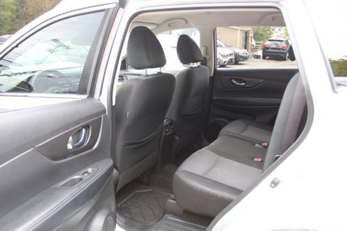 Used 2020 Nissan Rogue SV image 25