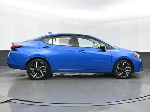 Used 2024 Nissan Versa SR image 4