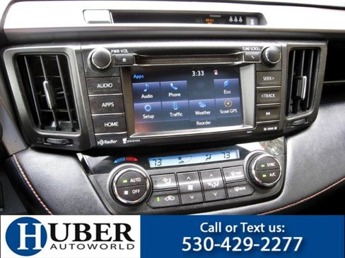 Used 2018 Toyota RAV4 SE image 9