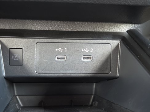 Used 2025 Nissan Kicks SV image 9