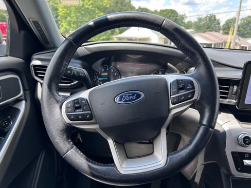 Used 2021 Ford Explorer XLT w/ Equipment Group 202A image 12