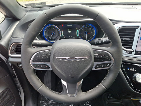New 2026 Chrysler Pacifica Select image 13