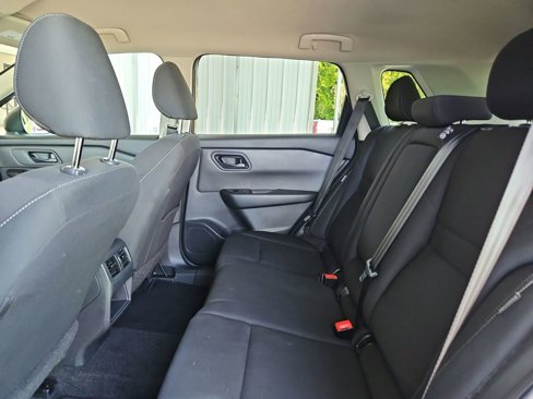 Used 2024 Nissan Rogue S image 26