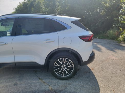 New 2025 Ford Escape SE image 7