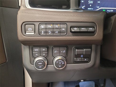 Used 2023 GMC Yukon XL Denali w/ Advanced Technology Package image 24