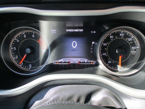 Used 2017 Jeep Cherokee Trailhawk w/ Comfort/Convenience Group image 21