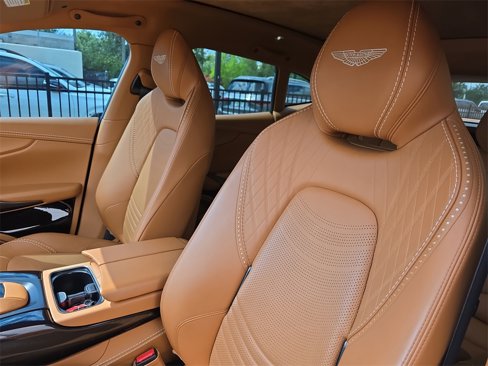Used 2023 Aston Martin DBX image 12