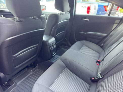 Used 2017 Dodge Charger SXT w/ Driver Confidence Group image 18