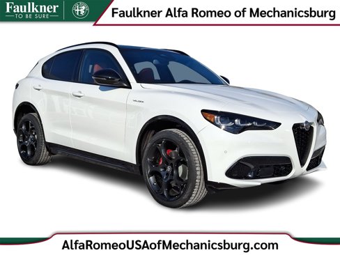 New 2025 Alfa Romeo Stelvio Sprint image 1