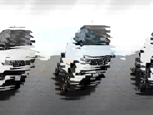 Used 2025 Jeep Compass Limited image 3