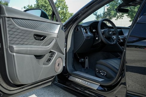 New 2025 Bentley Flying Spur Plug-In Hybrid image 17