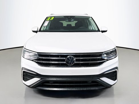 Used 2023 Volkswagen Tiguan SE image 11